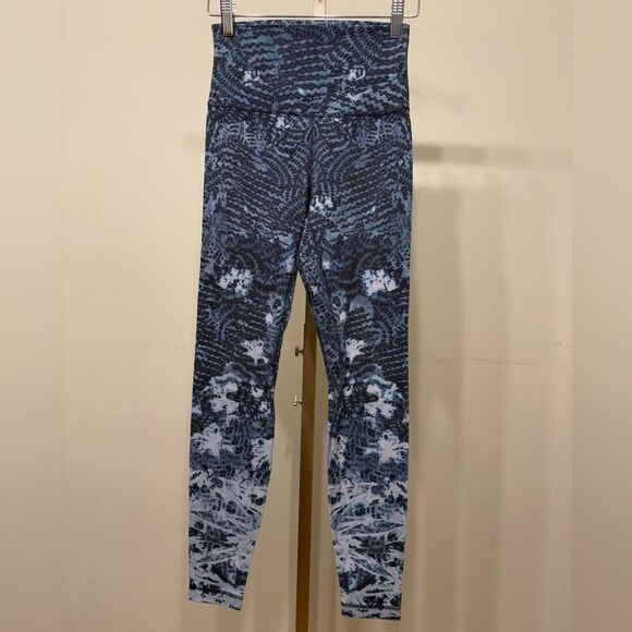 lululemon athletica Blue and Black Patterned Leggings - Picture 3 of 5